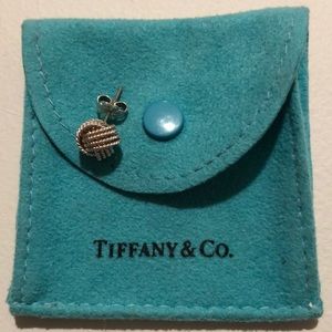 ONE Tiffany Knot Earring